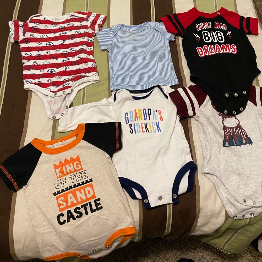 0-3m 5 onesies one shirt